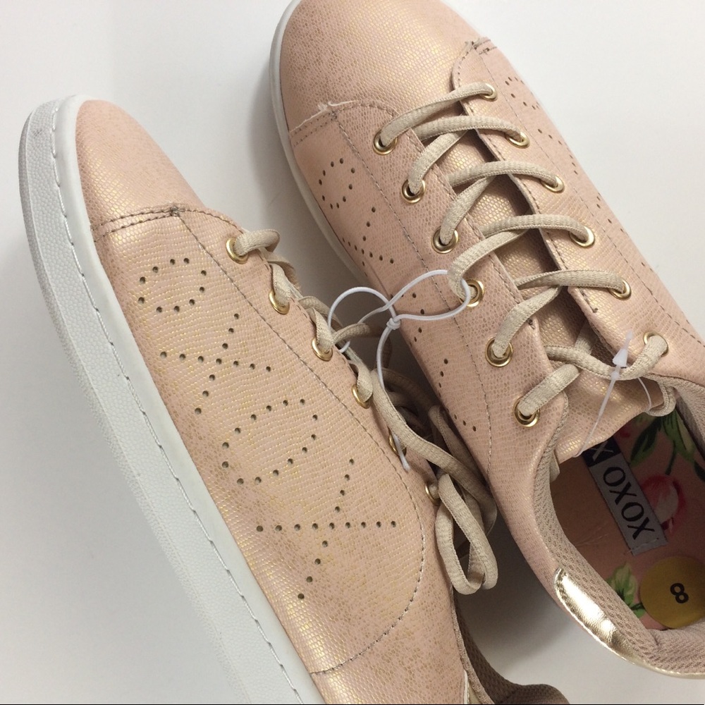 Pink Sneakers NWT size 8 lace-up shoe Pink shoe brand new